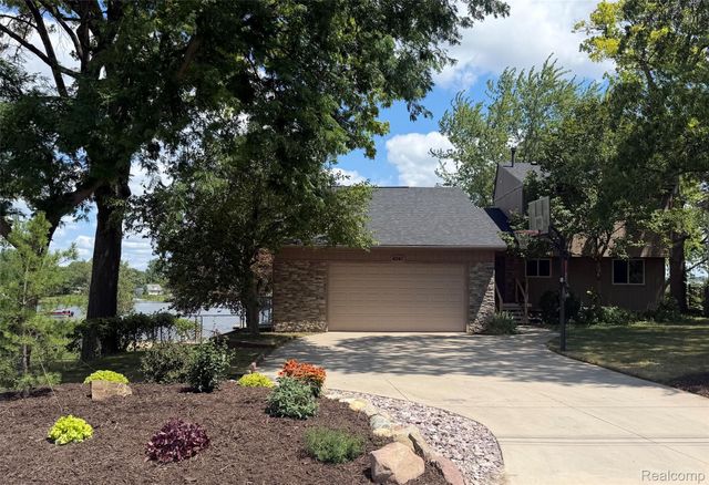 4341 Cornith Drive, Orion Charter Township, MI 48359