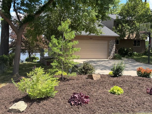 4341 Cornith Drive, Orion Charter Township, MI 48359
