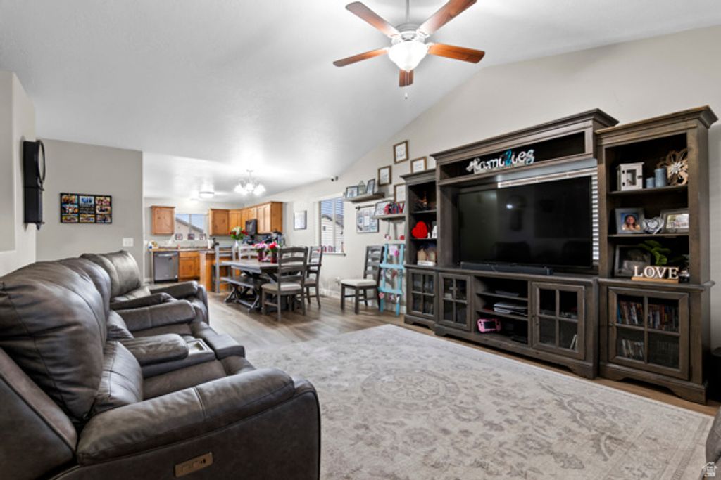 Image 4 of property listing at 1338 S 1050 W, Payson, UT 84651