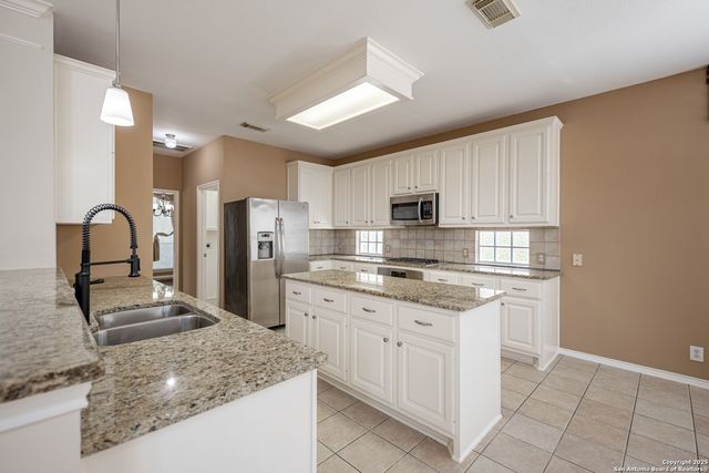 21503 Promontory Cir, San Antonio, TX 78258