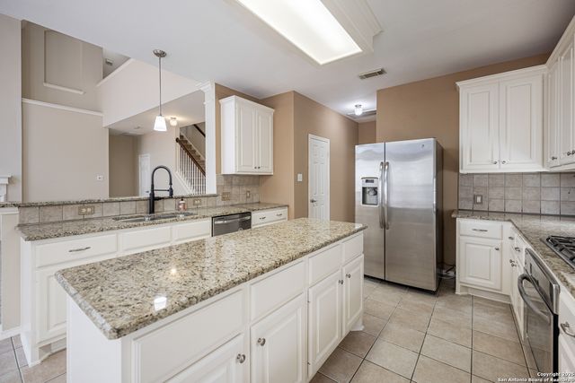 21503 Promontory Cir, San Antonio, TX 78258