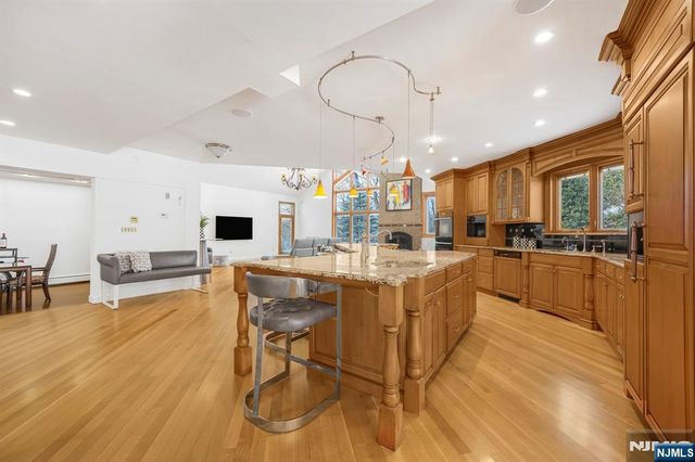 72 Stony Brook Road, Montville Township, NJ 07045