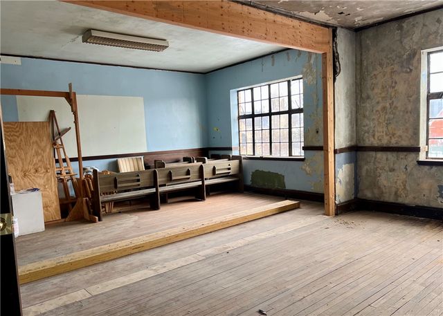 710 Mulberry St, Wilkinsburg, PA 15221