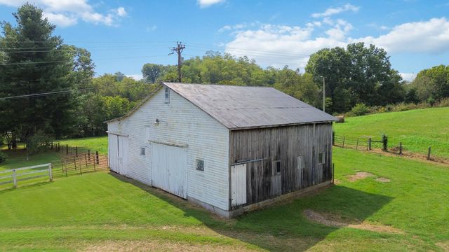 2060 U.S. 150, Stanford, KY 40484