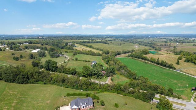2060 U.S. 150, Stanford, KY 40484