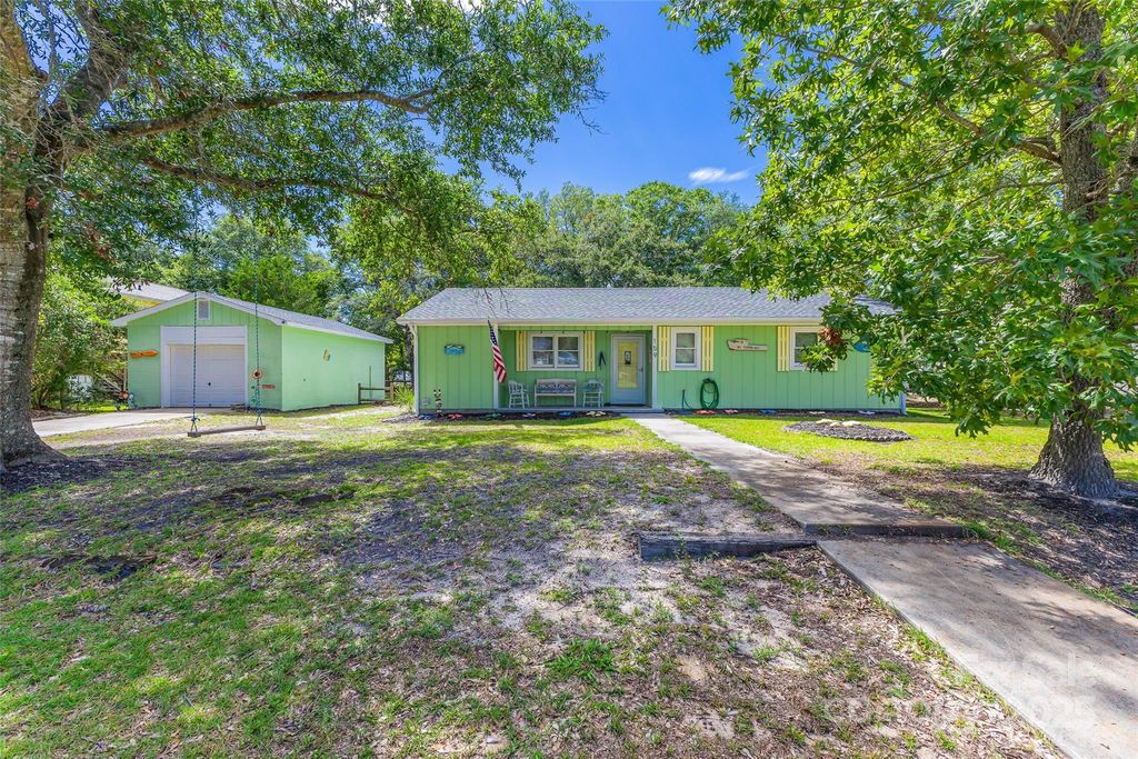 159 NE 6th Street, Oak Island, NC 28465