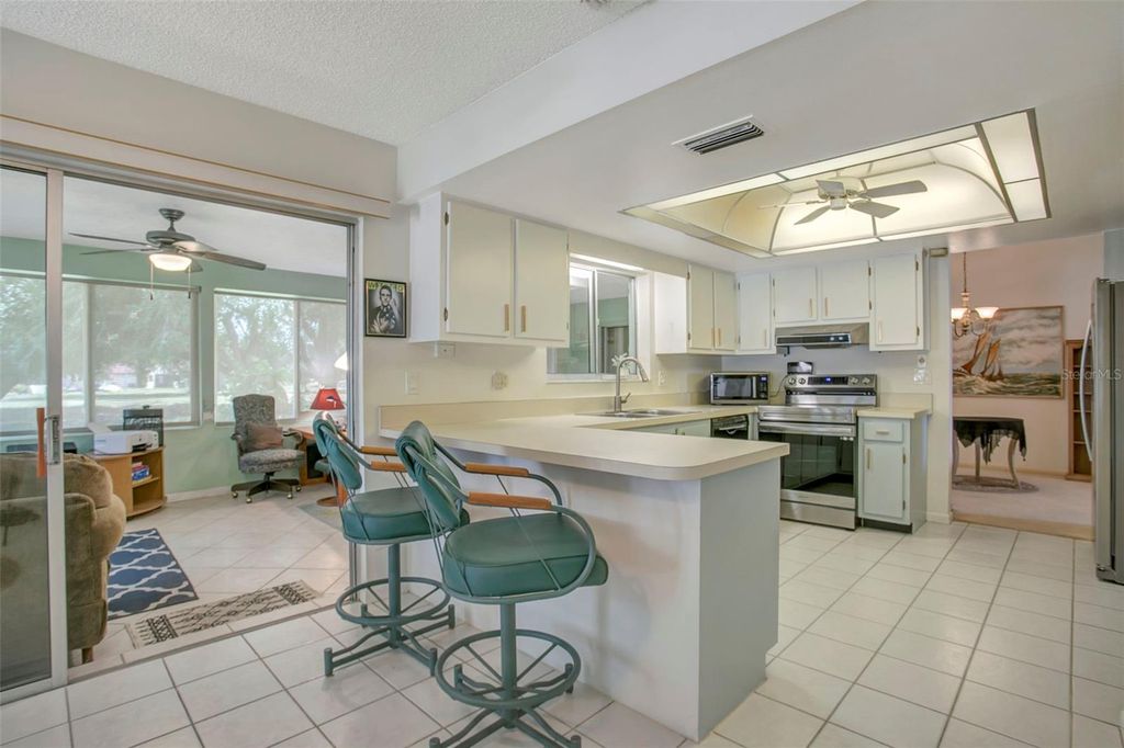 Image 4 of property listing at 5817 11TH AVENUE W, Bradenton, FL 34209