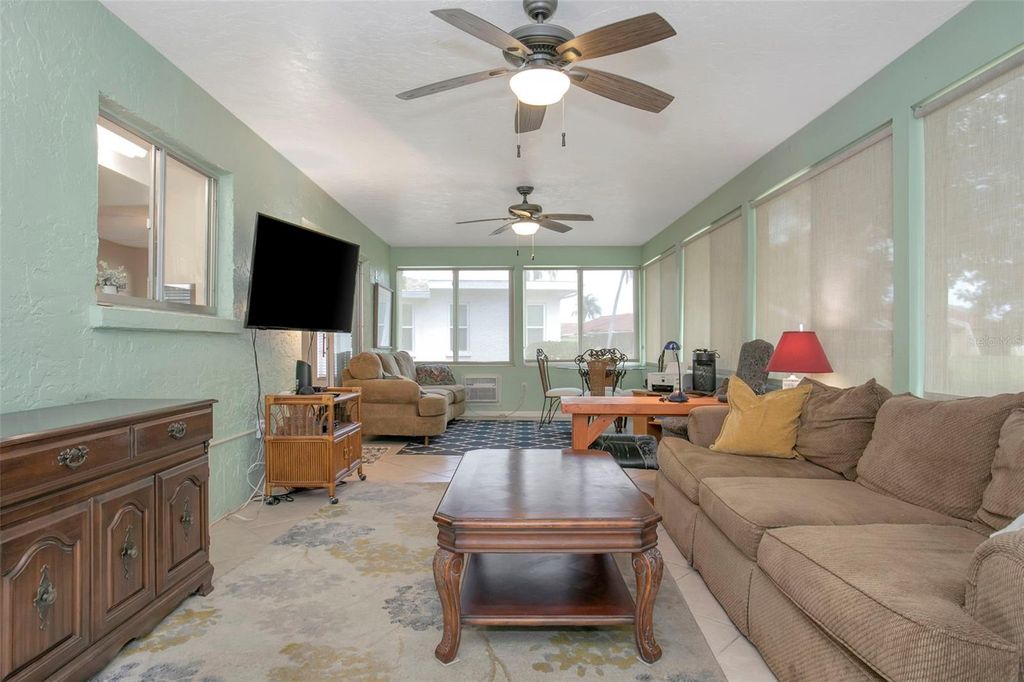 Image 5 of property listing at 5817 11TH AVENUE W, Bradenton, FL 34209
