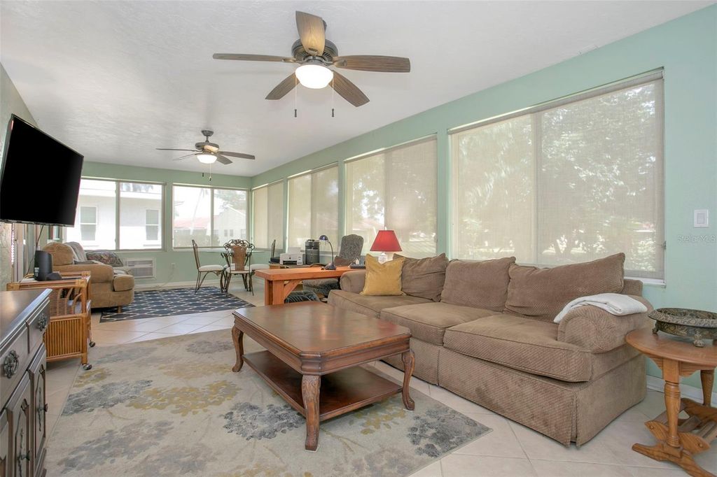Image 8 of property listing at 5817 11TH AVENUE W, Bradenton, FL 34209