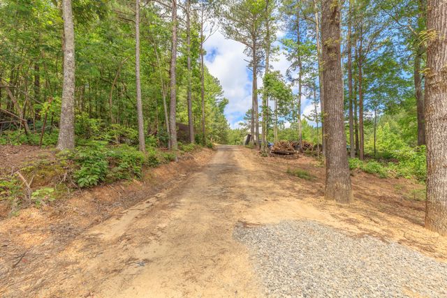 200 Wallaceville Cemetery Road, Chickamauga, GA 30707