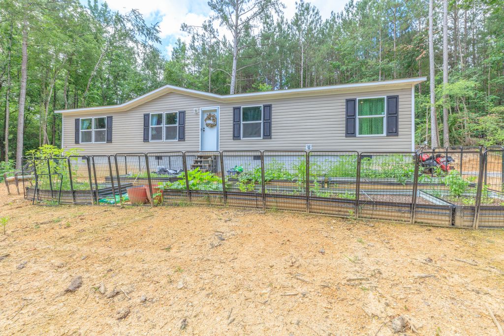 200 Wallaceville Cemetery Road, Chickamauga, GA 30707
