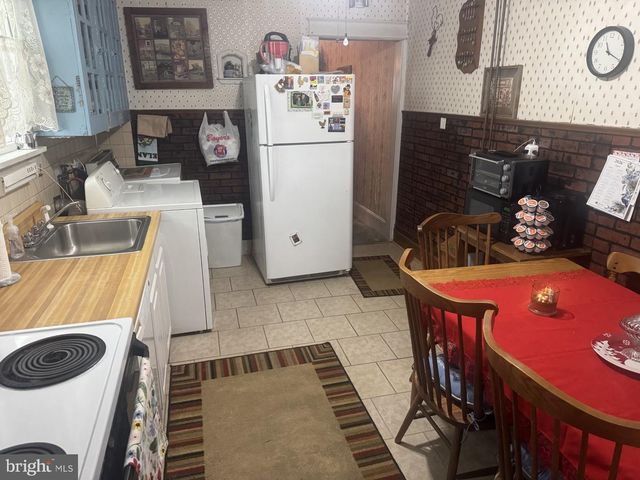 1233 W WALNUT ST, Ashland, PA 17921