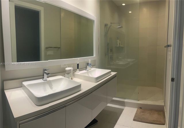 6415 NW 102nd Path 207, Doral, FL 33178