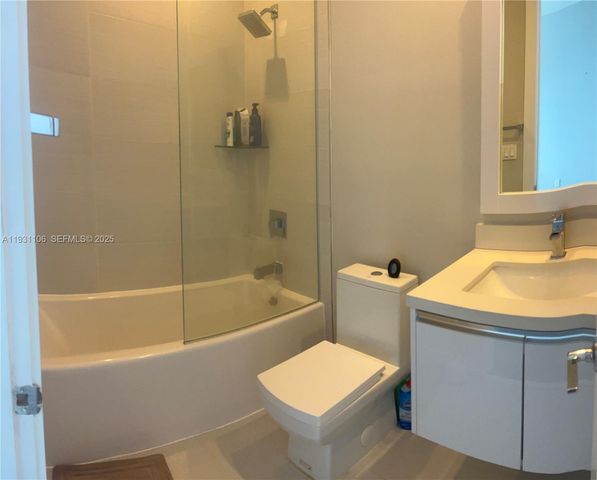 6415 NW 102nd Path 207, Doral, FL 33178