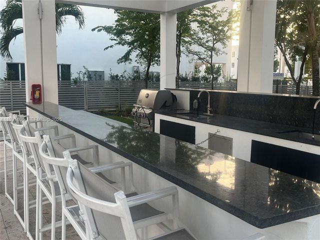 6415 NW 102nd Path 207, Doral, FL 33178