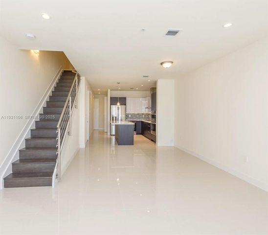 6415 NW 102nd Path 207, Doral, FL 33178