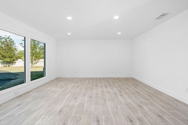 5454 E Butler Avenue, Fresno, CA 93727