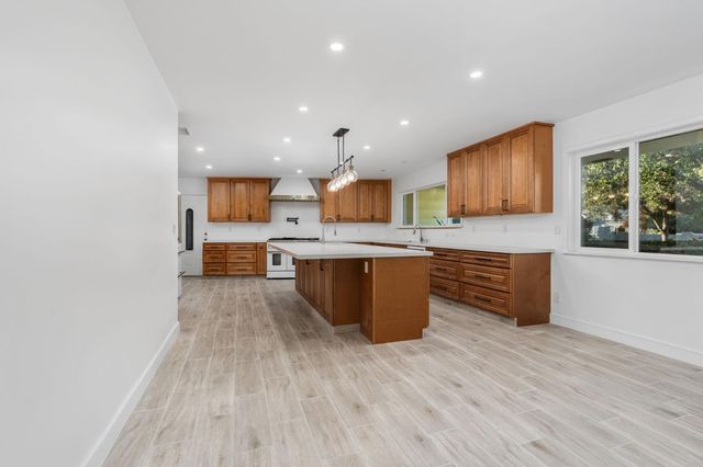 5454 E Butler Avenue, Fresno, CA 93727