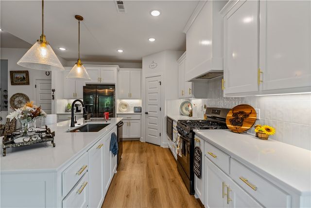 7201 SW Basswood Avenue, Bentonville, AR 72713