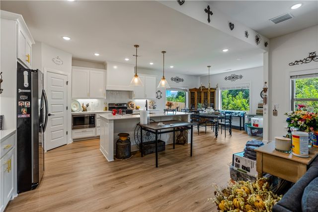 7201 SW Basswood Avenue, Bentonville, AR 72713
