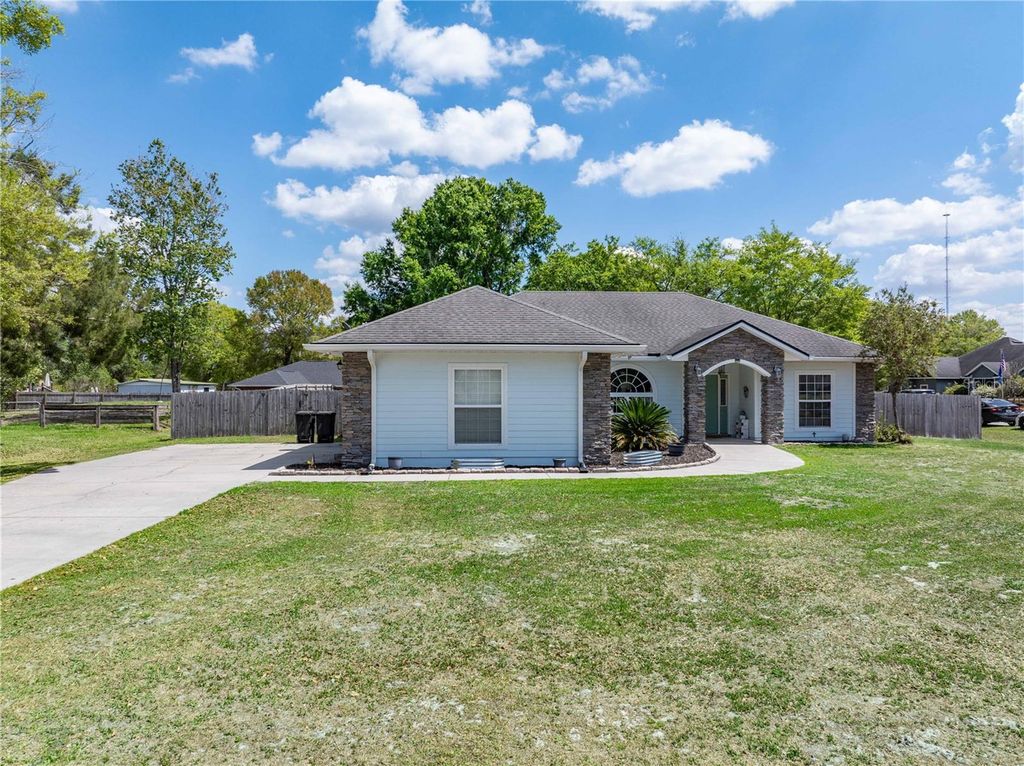 Image 3 of property listing at 9312 SW 152ND COURT, Lake Butler, FL 32054