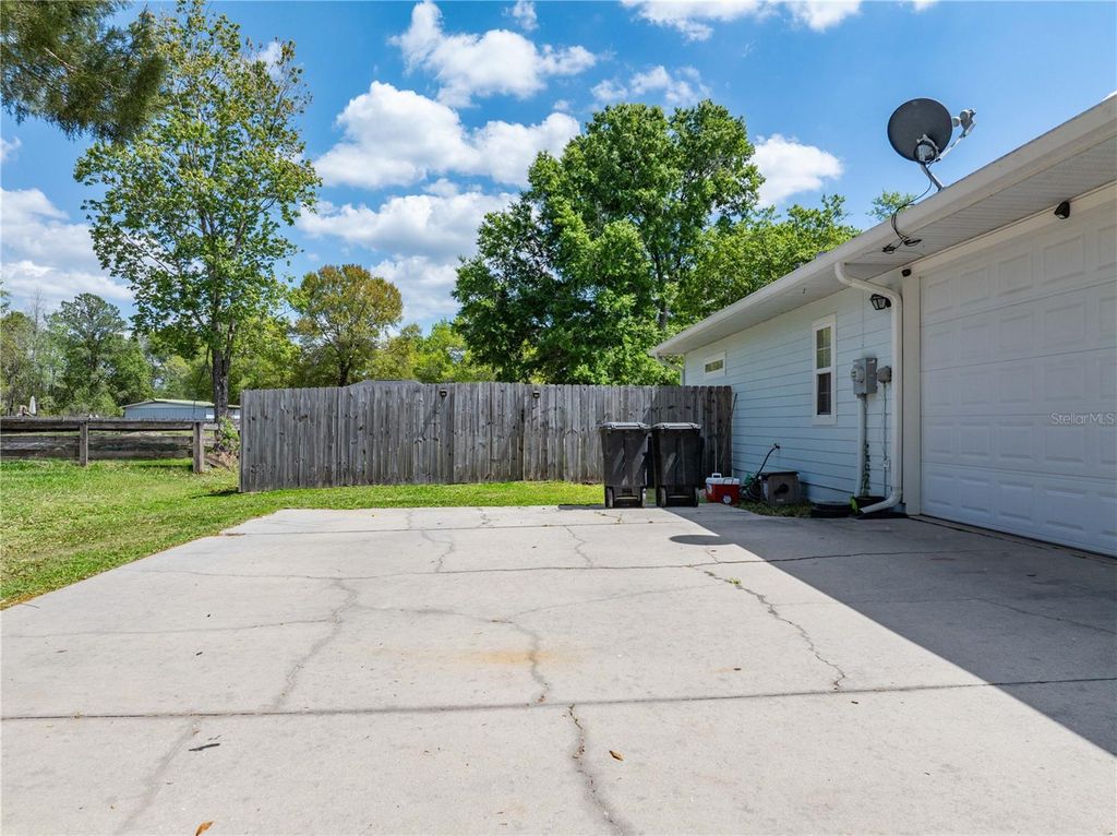 Image 26 of property listing at 9312 SW 152ND COURT, Lake Butler, FL 32054