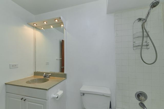 1762 W Highland Avenue 204, Chicago, IL 60660