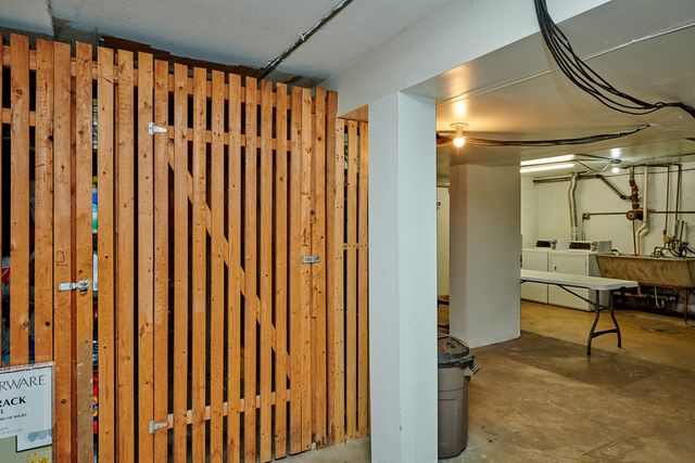 1762 W Highland Avenue 204, Chicago, IL 60660