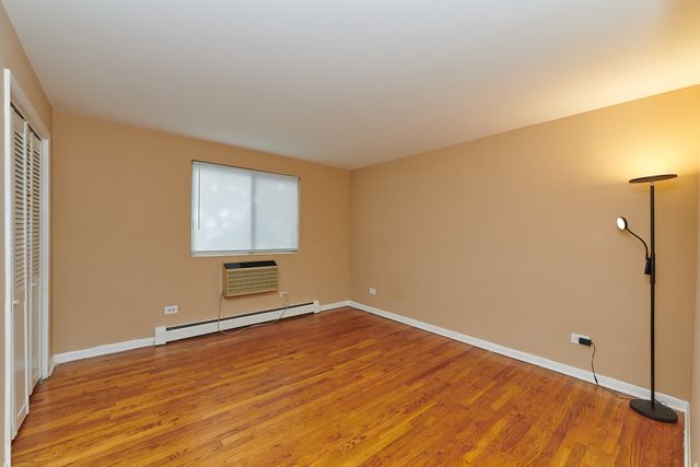 1762 W Highland Avenue 204, Chicago, IL 60660