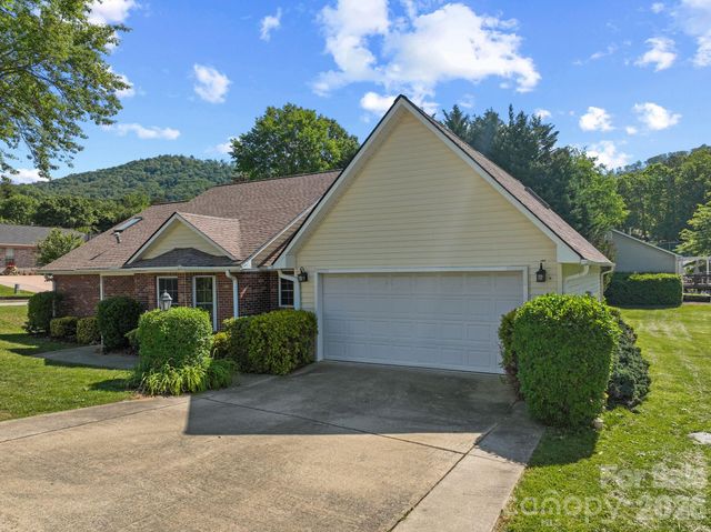 2 Gatehouse Court, Asheville, NC 28803