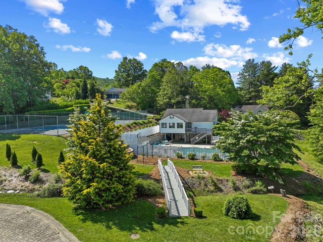 2 Gatehouse Court, Asheville, NC 28803