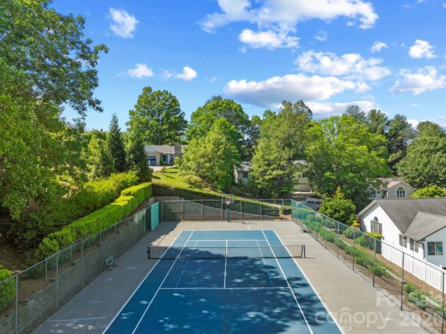 2 Gatehouse Court, Asheville, NC 28803