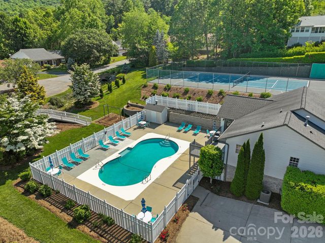 2 Gatehouse Court, Asheville, NC 28803