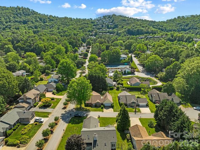 2 Gatehouse Court, Asheville, NC 28803