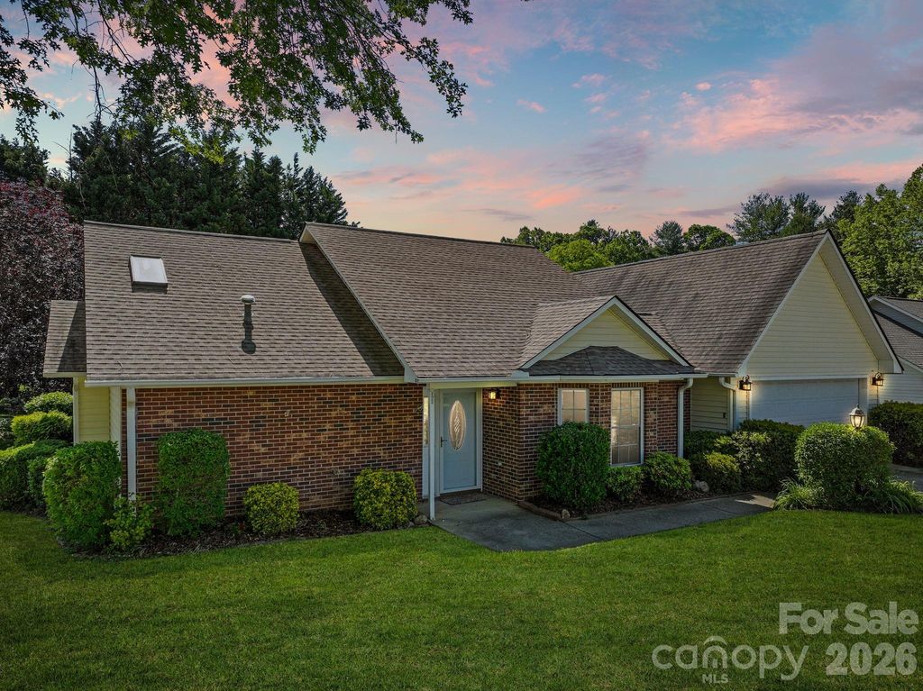 2 Gatehouse Court, Asheville, NC 28803
