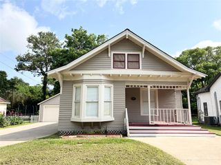 421 E Myrtle Street, Angleton, TX 77515