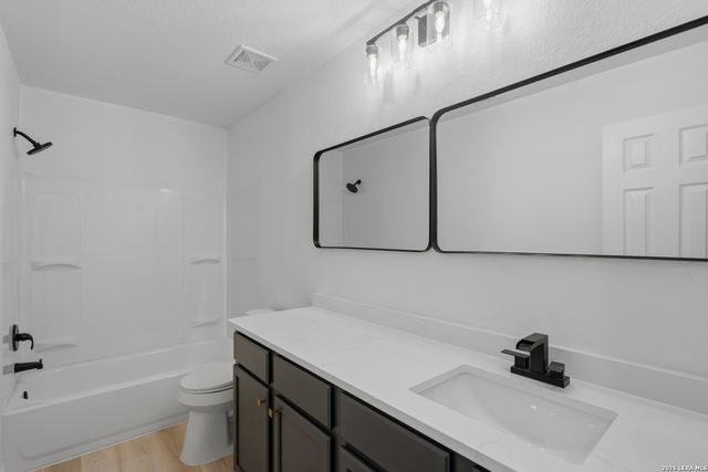 6050 Luckey Run, San Antonio, TX 78252