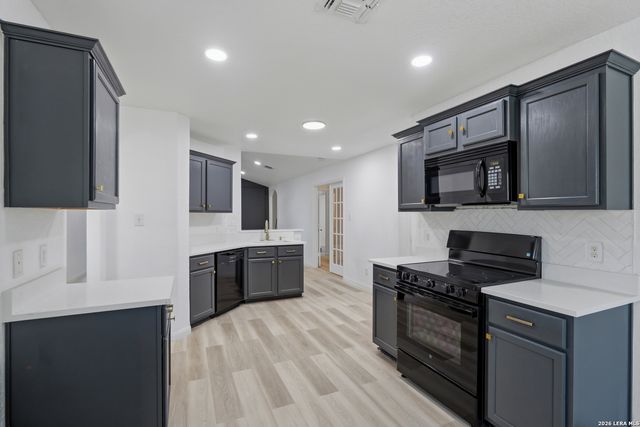 6050 Luckey Run, San Antonio, TX 78252