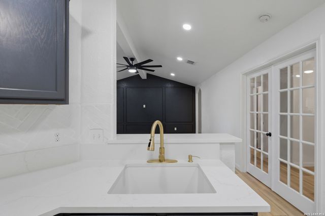 6050 Luckey Run, San Antonio, TX 78252