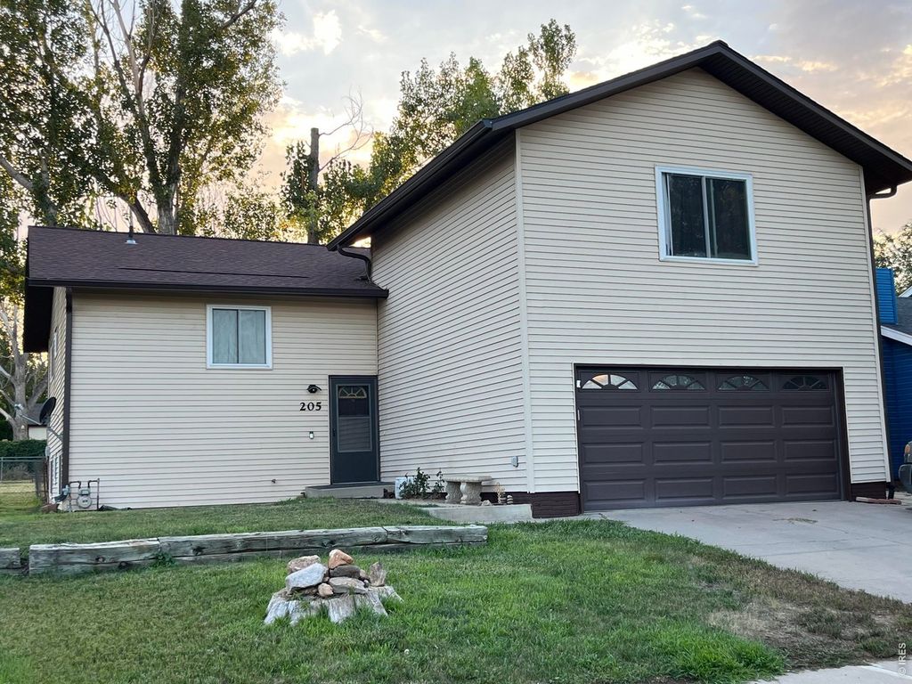 205 6th St, Mead, CO 80542