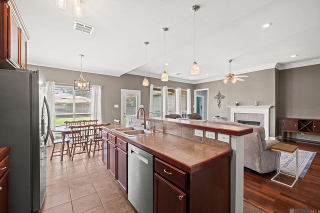 13824 Parkway Dr, Denham Springs, LA 70726