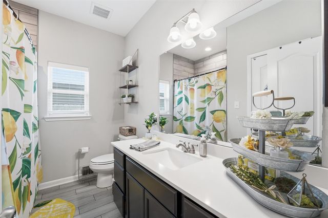 22529 E Shorewood Loop, Houston, TX 77336