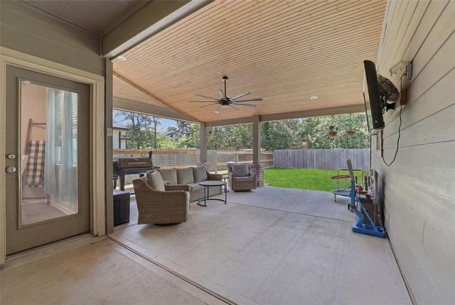 22529 E Shorewood Loop, Houston, TX 77336