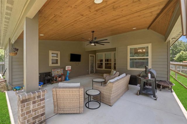 22529 E Shorewood Loop, Houston, TX 77336