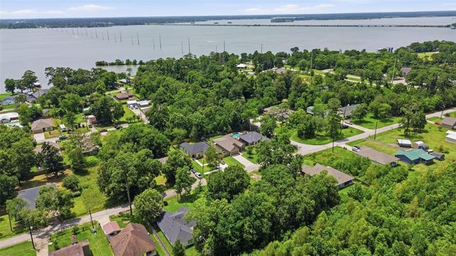22529 E Shorewood Loop, Houston, TX 77336
