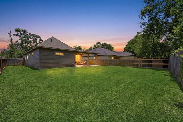 22529 E Shorewood Loop, Houston, TX 77336