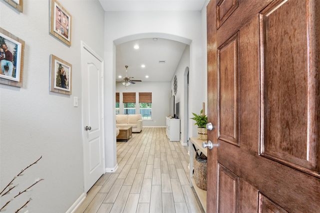 22529 E Shorewood Loop, Houston, TX 77336