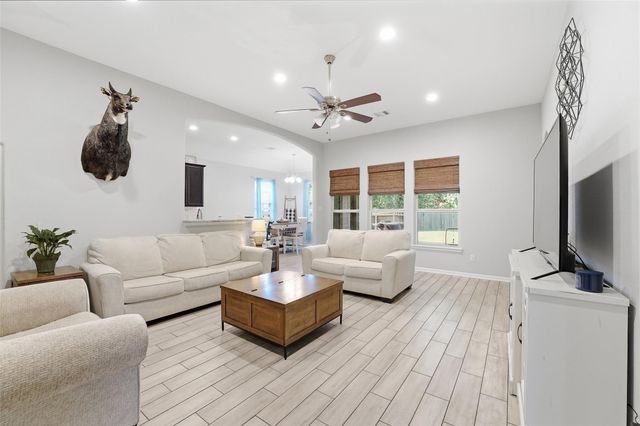 22529 E Shorewood Loop, Houston, TX 77336