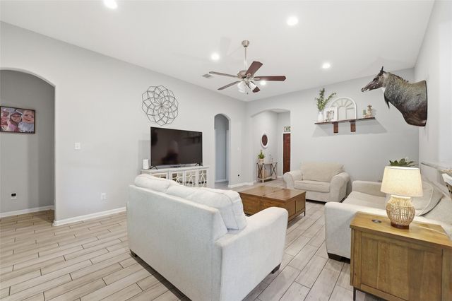 22529 E Shorewood Loop, Houston, TX 77336