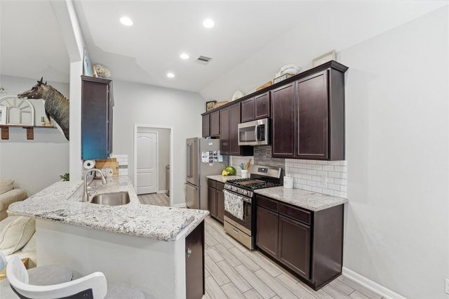22529 E Shorewood Loop, Houston, TX 77336